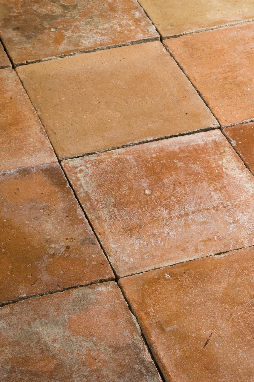 Reclaimed Terracotta Squares Red Tones - image 3
